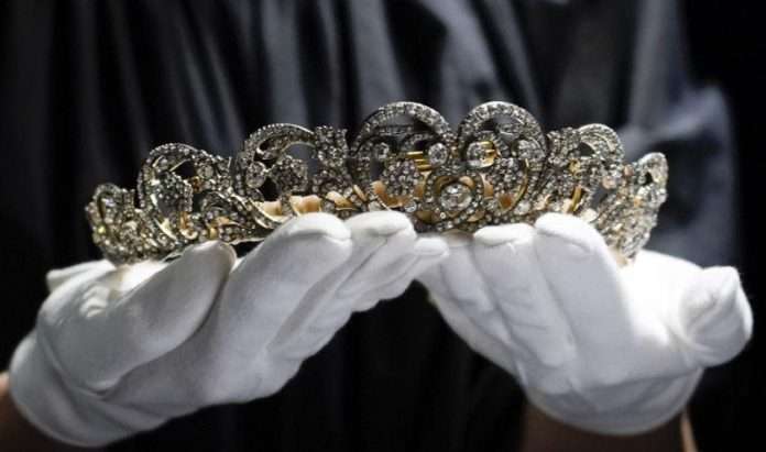 bizhuterite-mbreterore