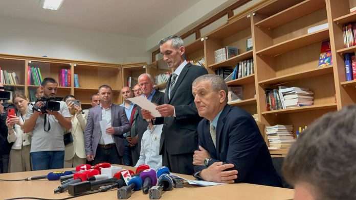 50424-ilir-peci-betohet-si-kryetar-i-komunes-se-zvecanit