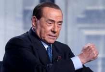 Berlusconi u drejtohet mbështetësve nga spitali