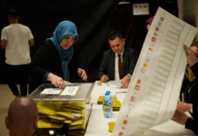 Mbyllen qendrat e votimit në Turqi