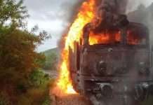 Merr flakë treni i mallrave, drejtuesi shkëput lokomotivën për të shpëtuar vagonët