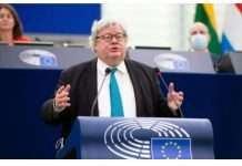 Sanksione ndaj Kosovës? Eurodeputeti gjerman: Çmenduri politike, shtetet anëtare ta ndalojnë këtë