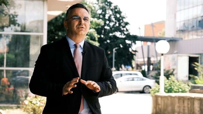 E814F64F-48B8-4DB6-B25A-326FA7241FE2