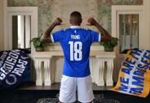 Everton zyrtarizon Ashley Young