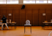 Spanjollët votojnë në zgjedhjet që mund ta sjellin të djathtën në pushtet