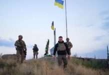 Zelensky viziton ‘ishullin e lirë’ të Ukrainës për të shënuar 500 ditët e luftës kundër rusëve
