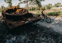 Trupat e vijës së parë të Ukrainës shkatërrojnë pajisjet ushtarake ruse