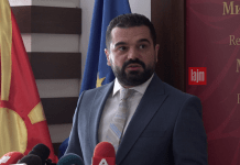 Lloga: Askush nuk mund t’ua ndalojë shqiptarëve ta përdorin flamurin kombëtar, Dimitrievski mund ta bëjë vetëm në shtëpinë e tij private