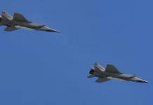 Rusia përpiqet të mbërthej aeroplanin e marinës amerikane: Tentoi t’i afrohej kufirit tonë shtetëror