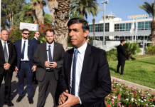 Një ditë pas vizitës së Bidenit, Rishi Sunak arrin në Izrael