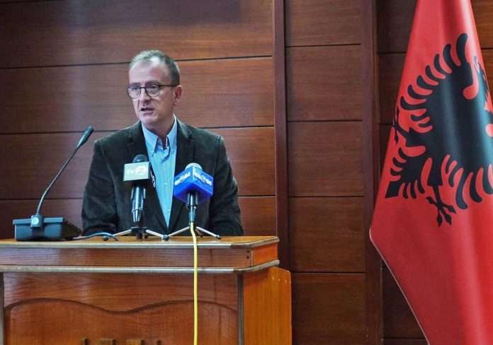 81721560-DEAA-48D4-8E73-21895B658D2F