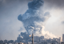 Izraeli i ashpërson bombardimet në Gazë