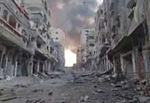 Pamje që tregojnë një numër të madh ndërtesash të shkatërruara në kampin e refugjatëve në Gaza