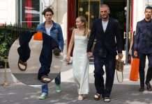 David Beckham me paraqitje interesante në “Javën e Modës” në Paris, përshtat kostumin me sandale dhe çorape