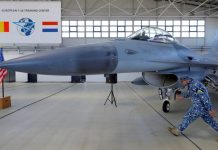Nga teoria në praktikë, hapet qendra e trajnimit për pilotët ukrainas në Rumani – atje do të mësohen të pilotojnë aeroplanët F-16