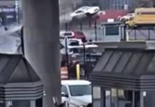 Në pikëkalimin SHBA-Kanada, vetura u përplas dhe u përfshi nga zjarri