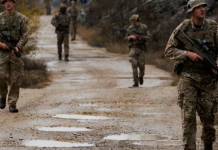 Trupat britanike të KFOR-it patrullojnë në kufirin Kosovë-Serbi