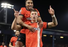 Ross Barkley thotë se ylli i Arsenalit iu lut që të mos i rrinte afër gjatë ndeshjes