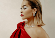 Rita Ora për Krishtlindje, “zonja me të kuqe”