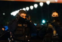 Sulm në Paris me thikë e çekan: Një person i vdekur, dy të plagosur