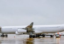 Franca ndaloi një aeroplanë me 303 pasagjerë nga India nën dyshimin për trafikim njerëzor