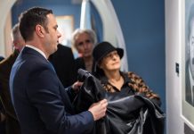 Abdixhiku pret në selinë e LDK-së familjen e Enver Malokut, shpalosin pllakën e portretin përkujtimor të tij