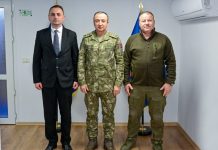 Komandanti i KFOR-it takon shefat e AKI-së dhe Policisë, flasin për koordinim institucional