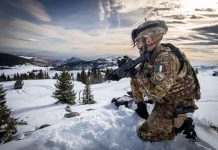 Ushtarët italianë të KFOR-it patrullojnë në kufirin Kosovë-Serbi