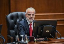 Xhaferi: Nuk jam kryeministër Fejsbuku, nëse tërhiqet ndonjë ministër, dal dhe propozoj të tjerë