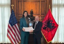 Emina Çunmulaj emërohet “Konsulle Nderi e Shqipërisë në Florida”