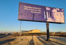 Vendosen billborde me imazhin e Hashim Thaçit në prag të 16-vjetorit të pavarësisë