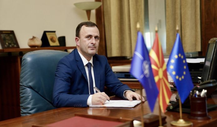 DBC6A5F8-5BBC-41DE-A92E-4AC21DE438B1