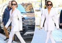 Rita Ora shkëlqen në të bardha dhe flokët e shkurtra, gjatë një dalje në New York
