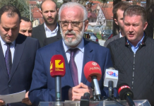 Xhaferi vizitoi shkollën e Çashkës ku diskriminohen nxënësit shqiptarë!