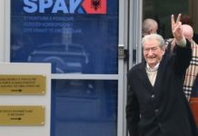 Berisha sërish kërkesë për ndryshimin e masës së sigurisë, gjykata shtyn seancën