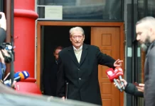 Berisha mbetet jashtë PD! Kuvendi rikthen të gjithë të përjashtuarit e Bashës, por jo ish-kryeministrin