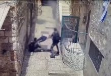 Shtetasi turk iu vërsul me thikë policëve izraelitë në Jerusalem, qëllohet për vdekje – publikohen pamjet e momentit rrëqethës