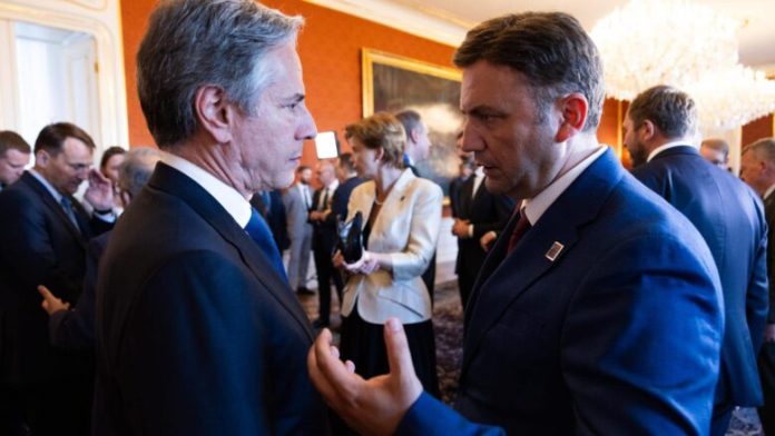 E8986795-AF19-477E-926A-7EE9C0BDC892