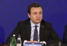 Kurti para BE-së e ShBA-së ia kërkon Vuçiqit dorëzimin e Radoiçiqit në Kosovë