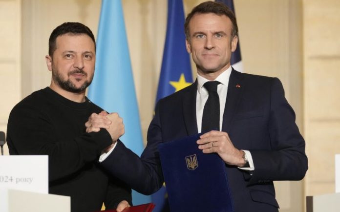 Presidenti-ukrainas-Volodymyr-Zelensky-dhe-homologu-i-tij-francez-Emmanuel-Macron-1 (1)