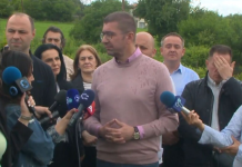 Mickoski: Përveç që ia urova Taravarit rezultatin e mirë, nuk kam komunikim tjetër me opozitën, i presim rezultatet e 8 majit