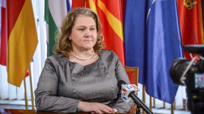 D31879CE-5D56-49DB-AF9E-6C05CD07F7F5