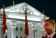 Mickoski kryeministri i 13-të që nga pavarësia, kabineti i ri me 4 ministri më shumë