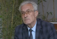 Pësoi hemorragji cerebrale, ndërron jetë në moshën 76-vjeçare poeti i njohur shqiptar Agim Doçi