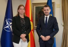 Mucunski takohet me ambasadoren e Greqisë, Filipidu