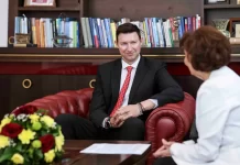 Siljanovska pranoi kredencialet e ambasadorit të Shqipërisë në Shkup