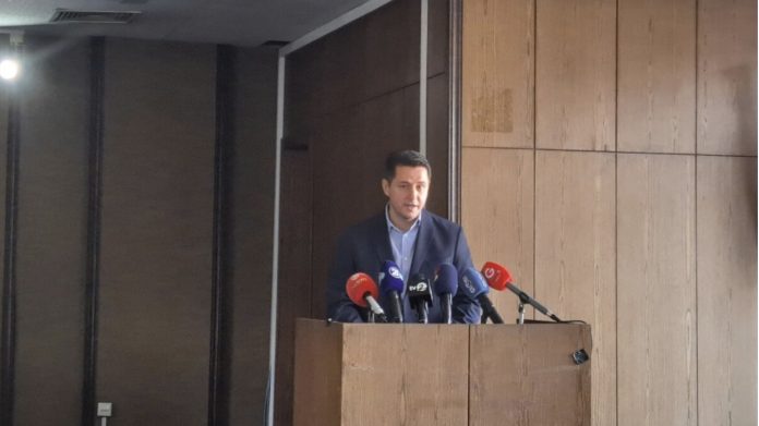 6522F214-07B4-4C06-AB55-8AB2E6C40B6E