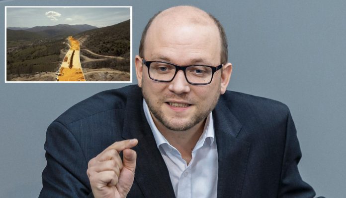 F3AA71DB-1737-43EF-A197-C0FB9EE625FF