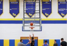 Trajneri i basketbollit shënon 1134 trepikëshe në 1 orë për të thyer rekordin botëror (VIDEO)