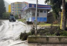 Detaje nga shpërthimi në Zveçan, u dëmtua pompa e derivateve dhe disa lokale përreth